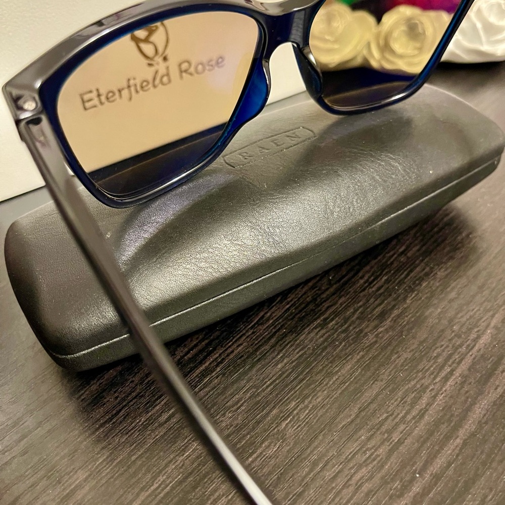Maui Jim polarized Blue Sunglasses - Picture 5 of 9